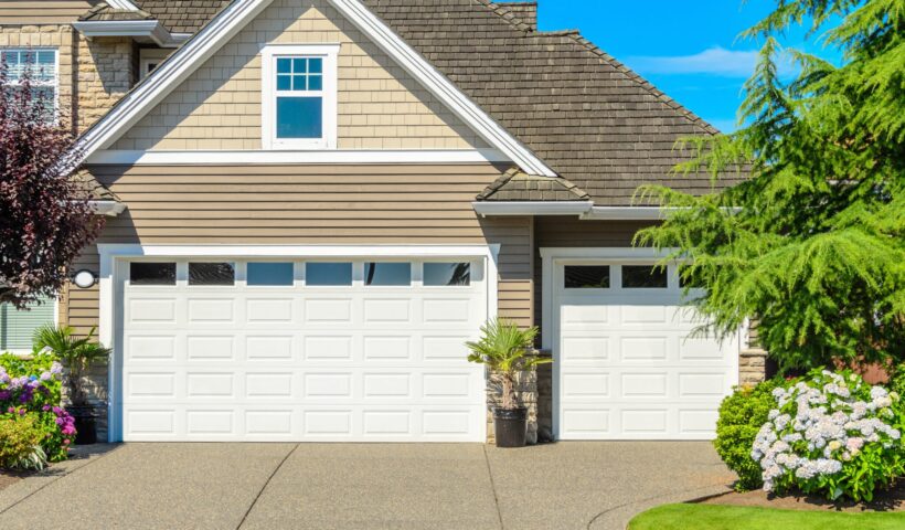 Garage-Door_AdobeStock_321587089-scaled