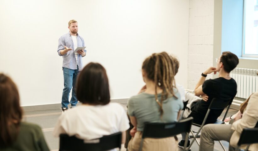 Overcome Public Speaking Anxiety in Confidence Classes