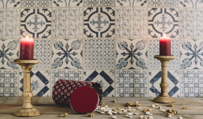 nut-decoration-with-candles-box-min