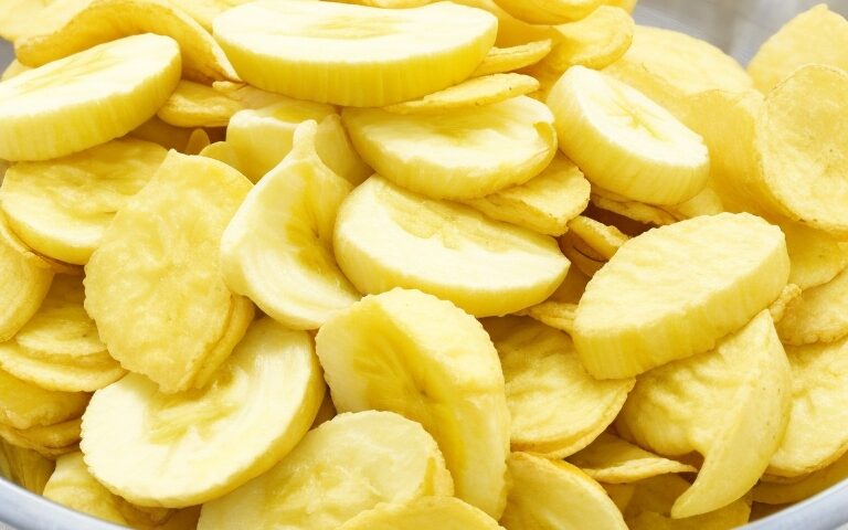 DreamShaper_v7_Banana_Chips_Manufacturing_0 (1)