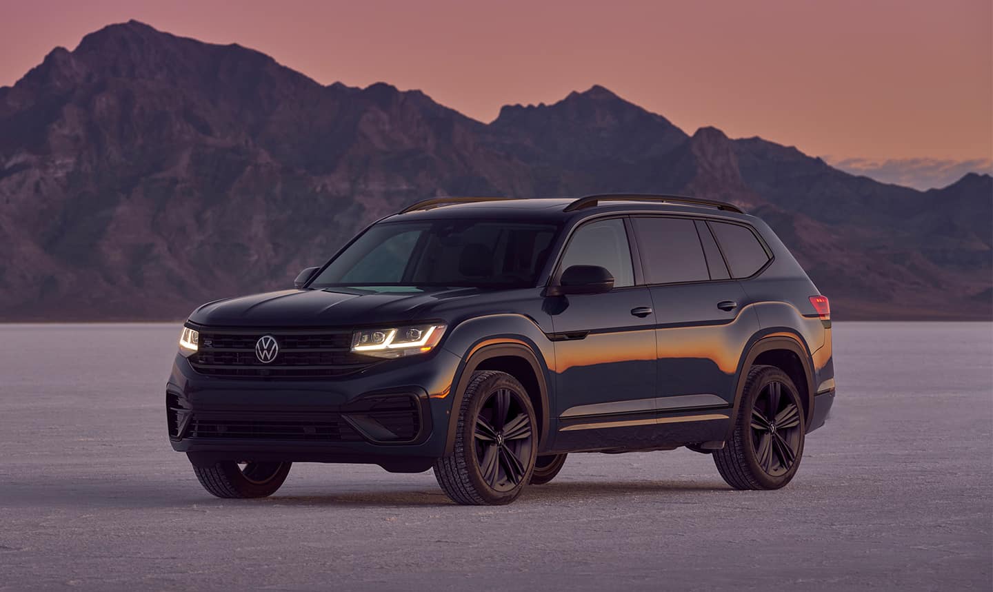 Driving into the Future: 2023 Volkswagen Atlas SE with Technology