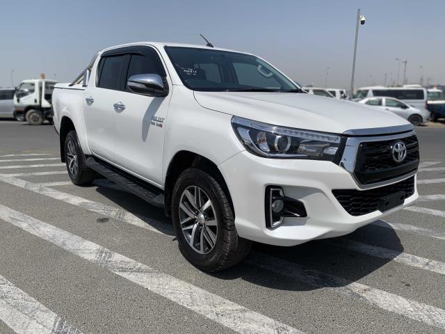 TOYOTA HILUX WHITE SR5 AT 2017